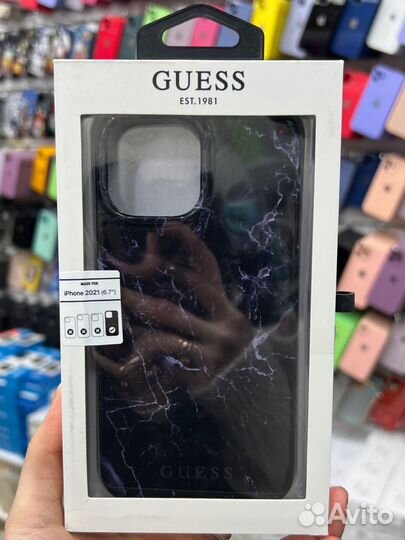 Чехол Guess на iPhone