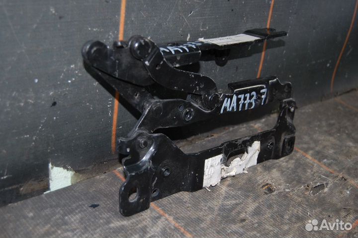 Петля капота правая - BMW 5 F10