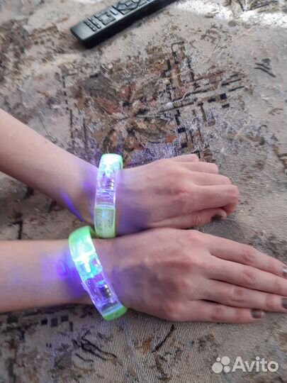 Браслет светящийся