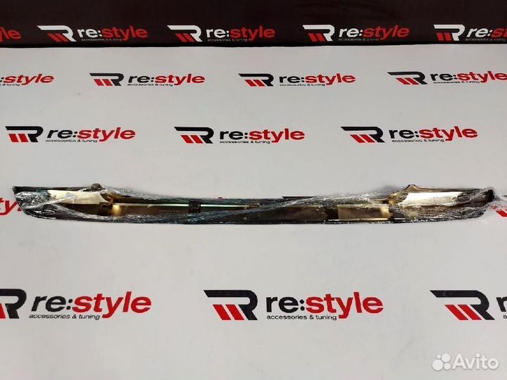 Накладка на 5-ю дверь Lexus LX570