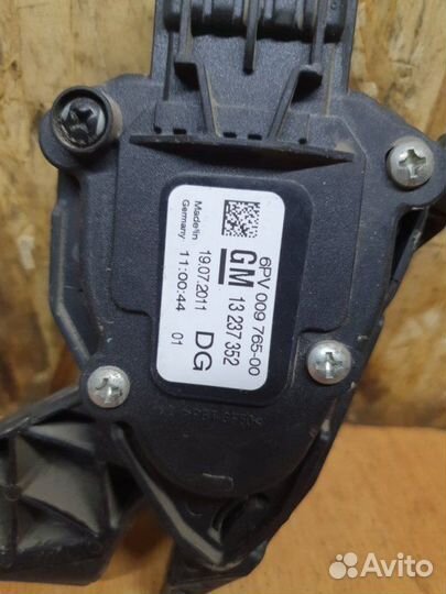 Педаль газа Opel Insignia седан 2.0I A20NHT 2012