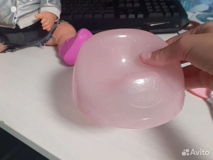 Куклас одеждой и с бутылочкой и горшком