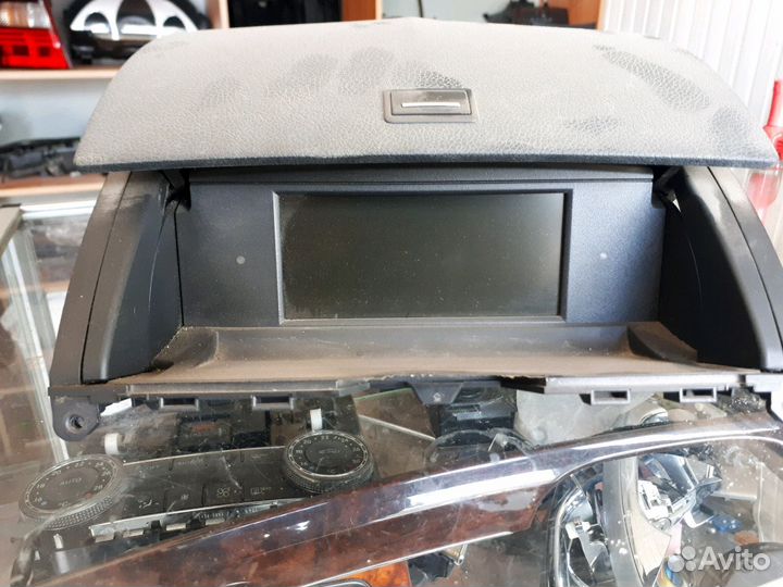 Монитор на мерседес W204