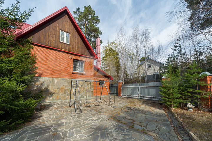 Коттедж 486,2 м² на участке 12 сот.