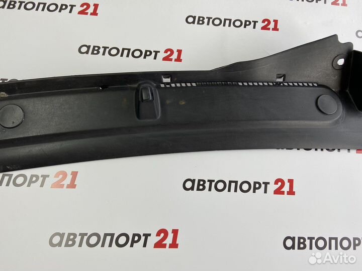 Пластик под лобовое стекло Renault Trafic