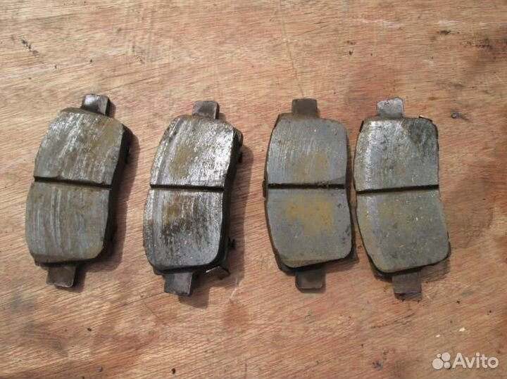 Тормозные колодки переднее Toyota Corolla Fielder