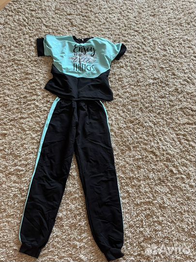 Спортивный костюм женский