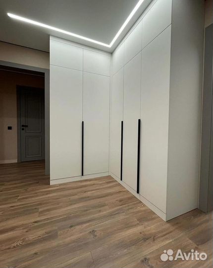 Шкаф угловой распашной на заказ