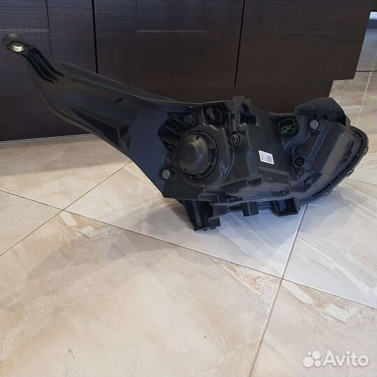 Левая Led фара на киа церато 4