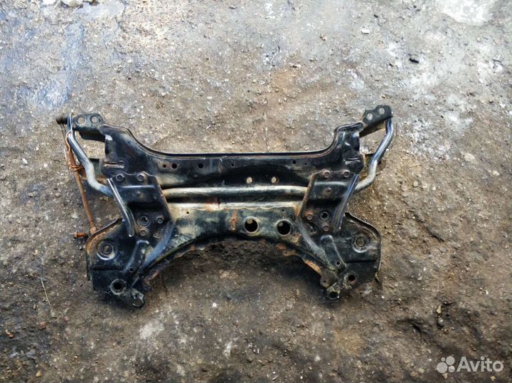 Подрамник передний Toyota RAV 4 III (XA30)