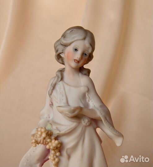 Винтажная итальянская фарфоровая статуэтка
