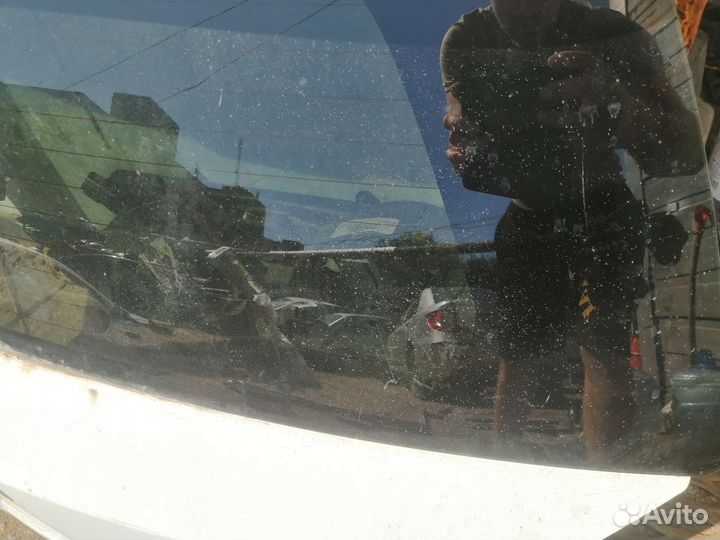 Стекло крышки багажника на geely mk cross