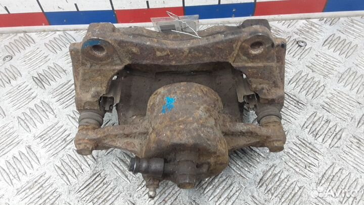 Суппорт передний правый Toyota Corolla Verso рест