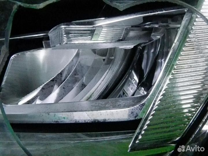 Фара левая Volkswagen Tiguan