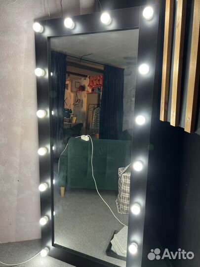 Гримерное напольное зеркало с лампочками