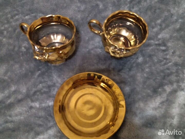 Кофейные чашки и блюдца