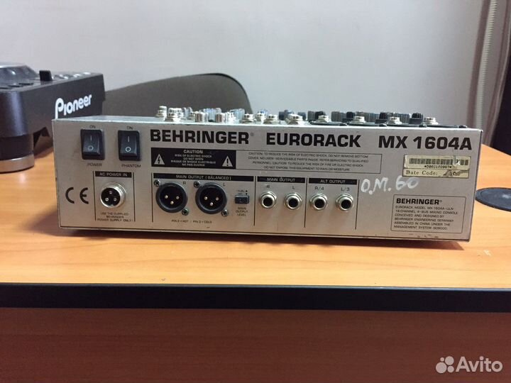 Микшерный пульт Beringer xenyx 1604A