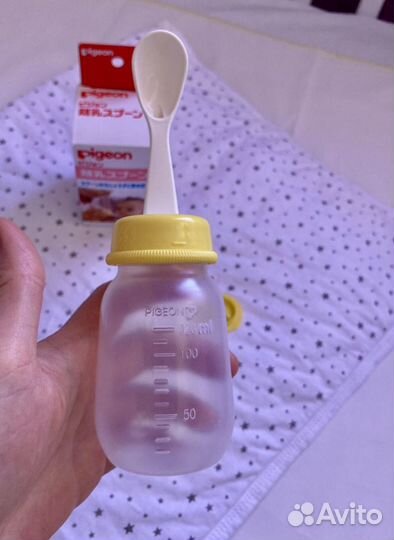 Новая бутылочка с ложечкой для кормления (Япония)