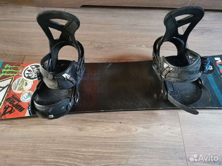 Сноуборд с креплениями