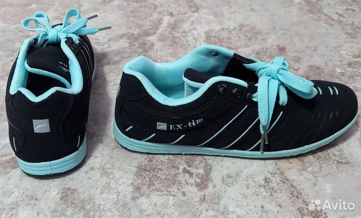 Кроссовки для девочки новые 35-36