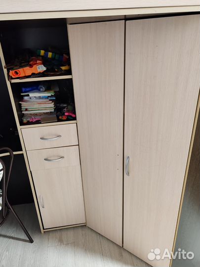 Детская кровать чердак со столом и шкафом