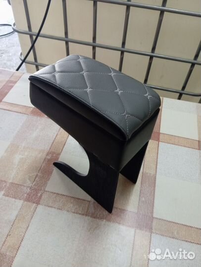 Подлокотник