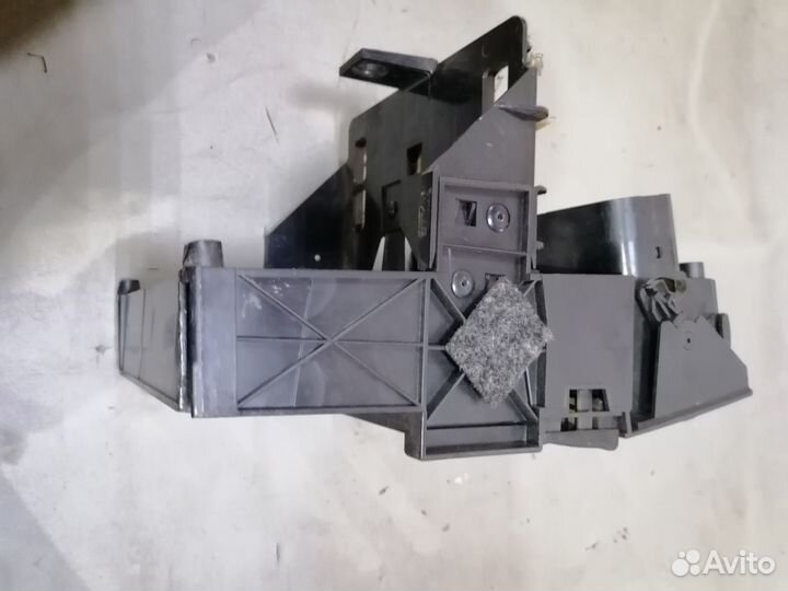 Центральная консоль магнитолы Audi 80 B3 1986-1991