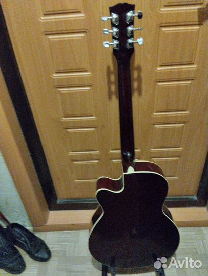 Гитара акустическая с вырезом