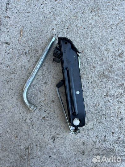 Домкрат Volkswagen Passat CC рест. 2015