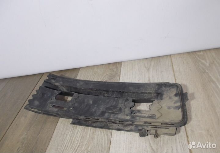 Решетка переднего бампера правая бу Skoda Kodiaq O