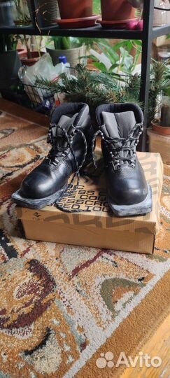 Лыжные ботинки