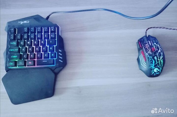 Игровая клавиатура и мышь