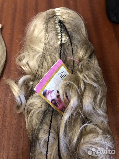 Искусственный хвост на ленте