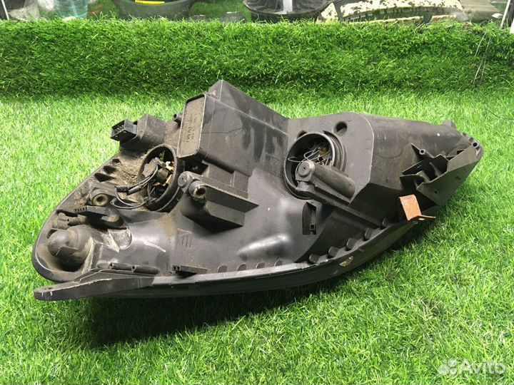 Фара правая Opel Zafira B