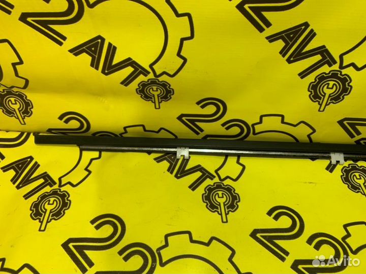 Молдинг стекла (на дверь) передний правый Nissan