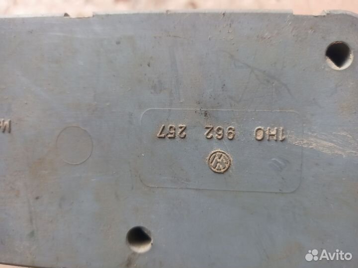 Компрессор центрального замка Volkswagen Passat B3