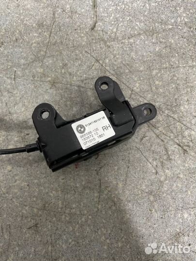 Замок откидного борта крышки багажника с ручкой