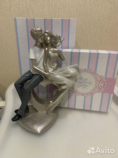 Статуэтка высота 21 ми в подарочной каробке