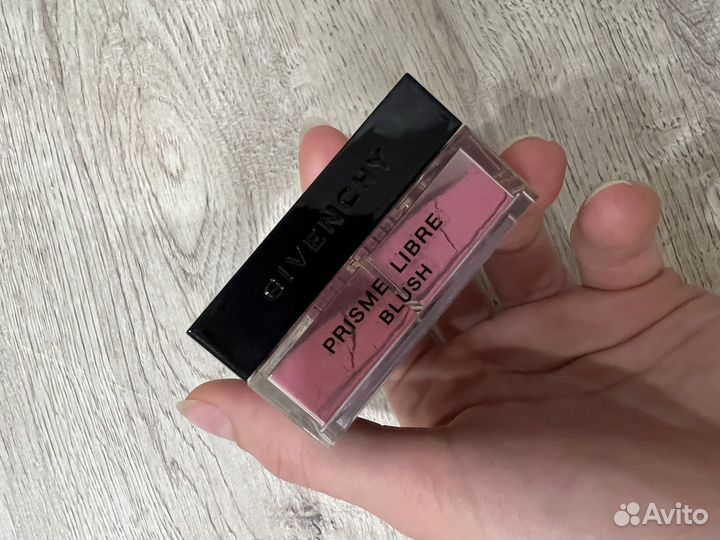 Givenchy румяна