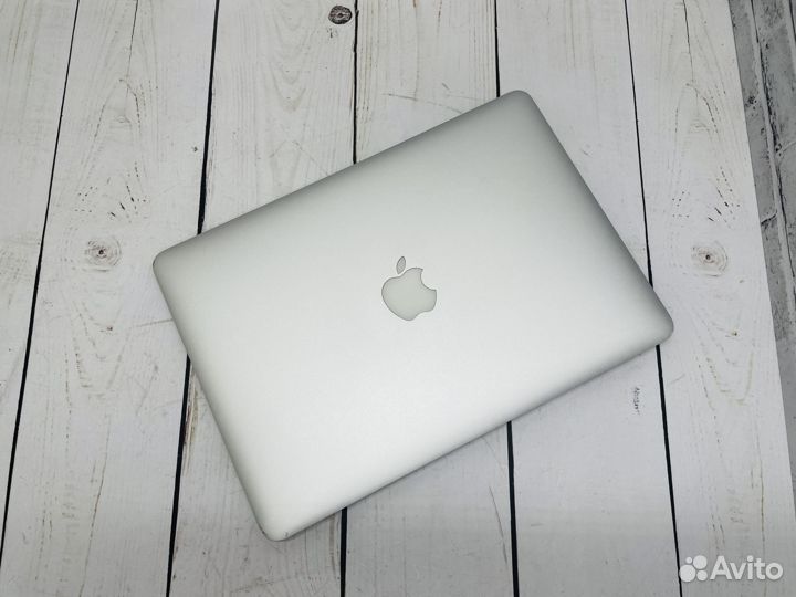 Макбук Apple MacBook Air 13