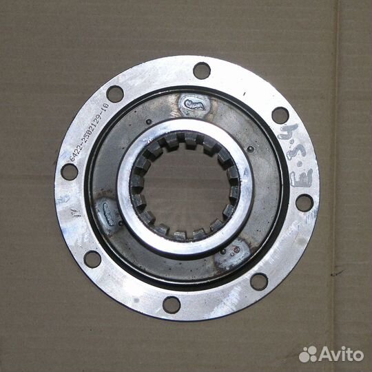 Фланец редуктора среднего моста (8 отверстий М10 Z