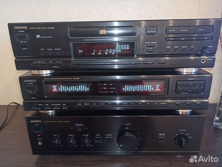 Стойка музыкальной аппаратуры aiwa