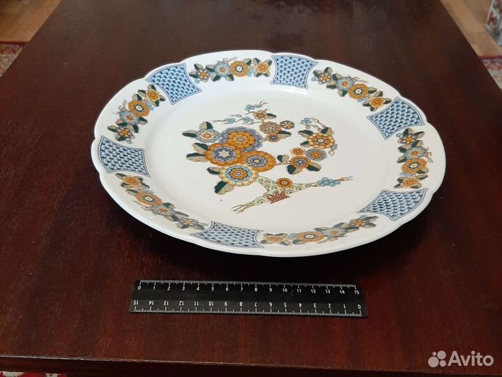 Блюдо, сахарница, сливочник, чайные блюдца