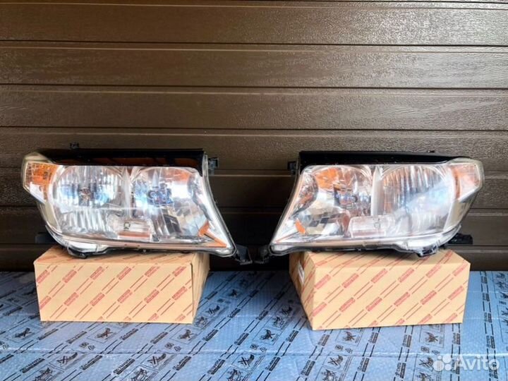 Фара передняя Toyota Lc 200 2007-2012