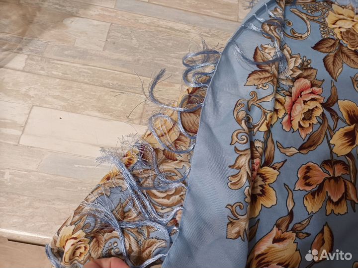 Русский платок с бахромой