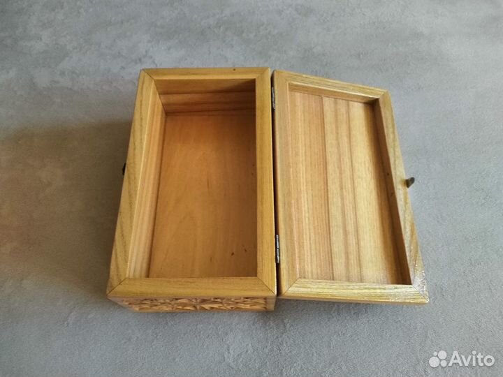 Шкатулка резная из дерева