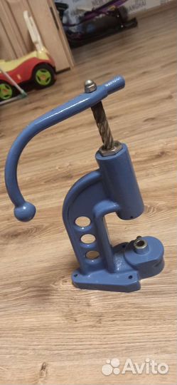 Пресс для установки фурнитуры