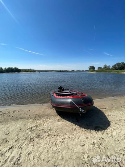 Лодка с мотором