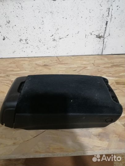 Подлокотник на марино (toyota sprinter marino)