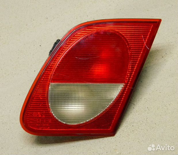 Фонарь задний правый внутренний MB W210 (царапины)